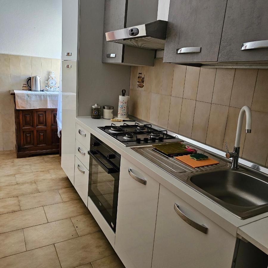 Appartamento A Telti Con Giardino Privato E Posto Auto Zewnętrze zdjęcie